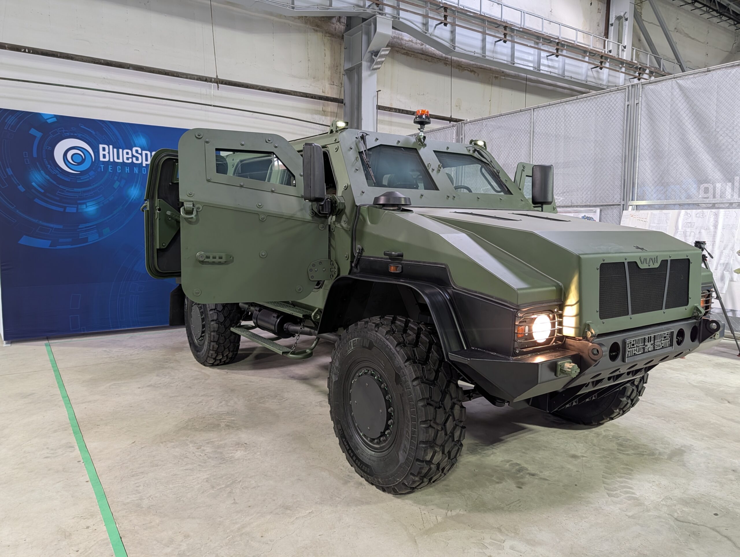 Vehiculul blindat VLAH la evenimentul de lansare. 