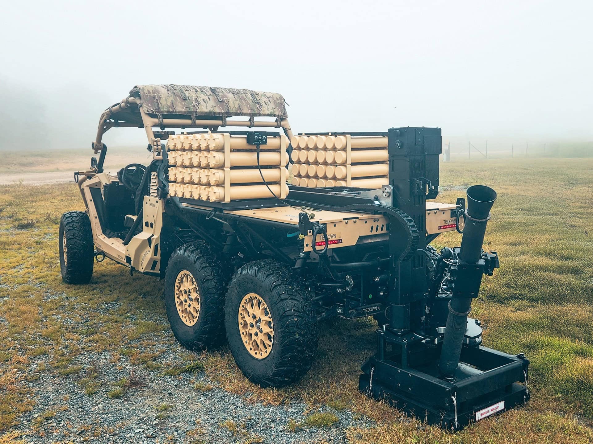 vehicul scorpion light echipat cu aruncator de bombe